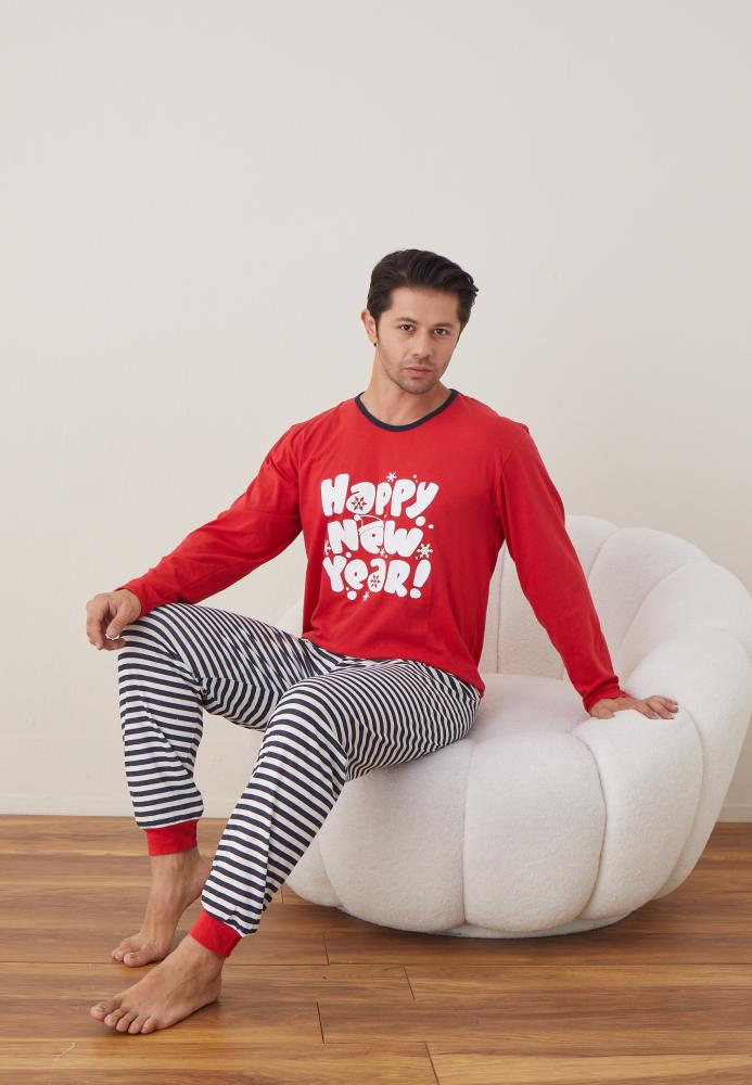 Pijama barbati Craciun "HAPPY NEW YEAR" , maneca lunga ,pantaloni lungi,Culoare Rosu ,Engros